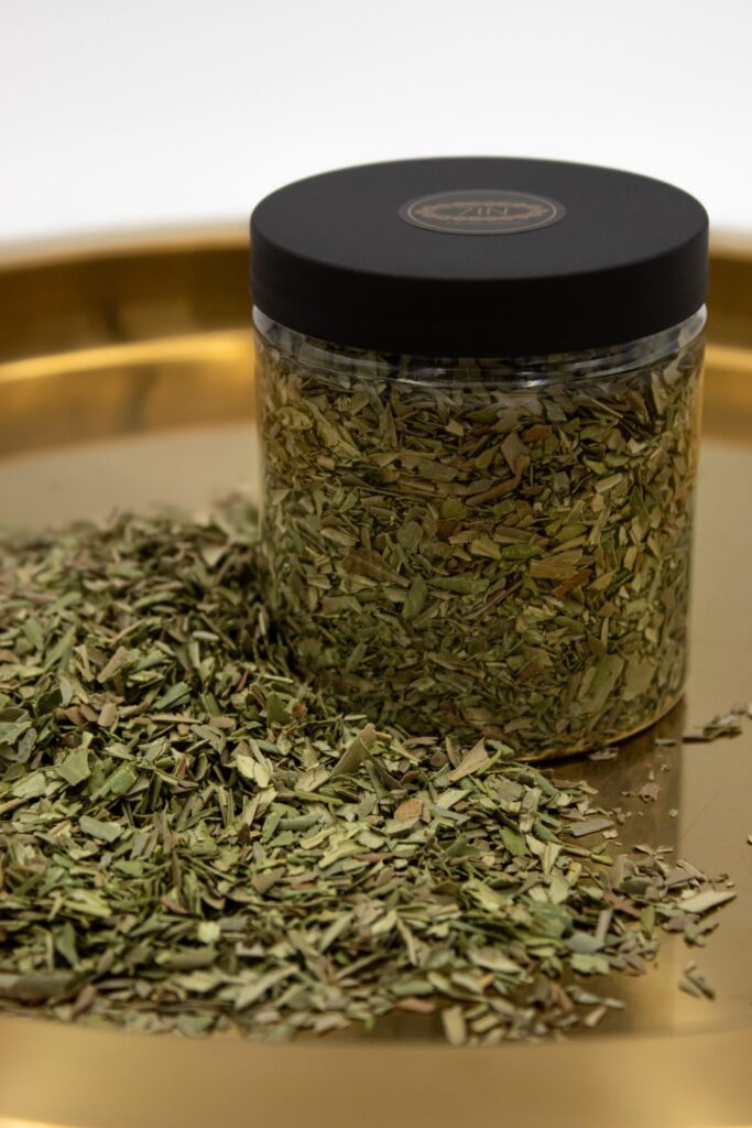 Alyvmedžio lapai, smulkinti