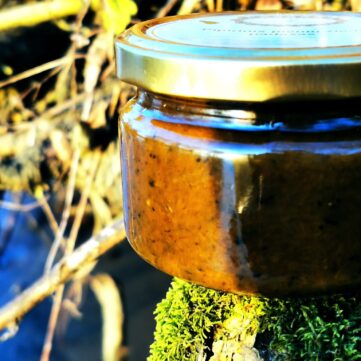 Соус из цветков одуванчика с перцем