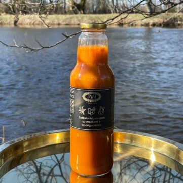 Šaltalankių sirupas su medumi ir spanguolėmis